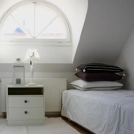 Korter Cozy Penthouse In Town Wall Tallinn