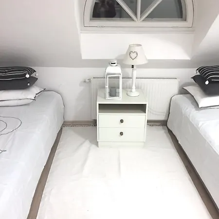 Cozy Penthouse In Town Wall Appartement
