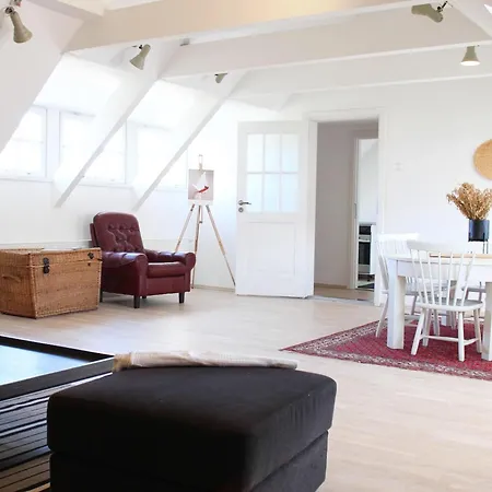 Cozy Penthouse In Town Wall Appartement